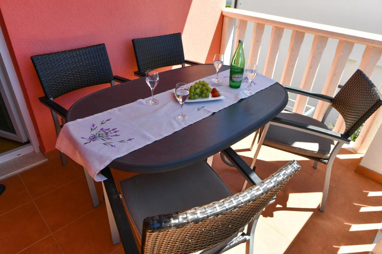 Apartments Vila Miranda Vodice Eksteriør bilde
